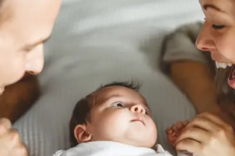 Nova York quer apagar na linguagem “mãe” e “pai” na lei